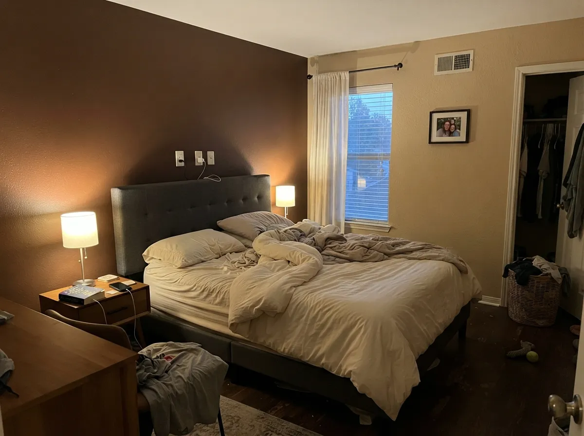 The interior use that works: one lamplit headboard wall in Rookwood Brown, warm beige on the rest — cocooning instead of dark.