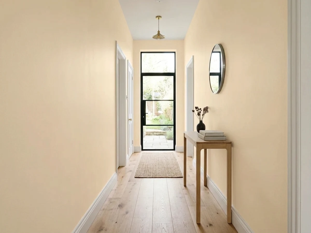Benjamin Moore Cream in a hallway